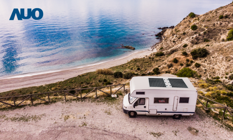 「可撓輕量化太陽光電板SunCurva」使用輕量特殊耐候型複合板取代傳統太陽能板的玻璃前板，不僅降低70%重量，每米平方僅3Kg；具有抗衝擊性能及通過電磁相容性測試，可應用於交通運輸工具，如露營車、遊艇等